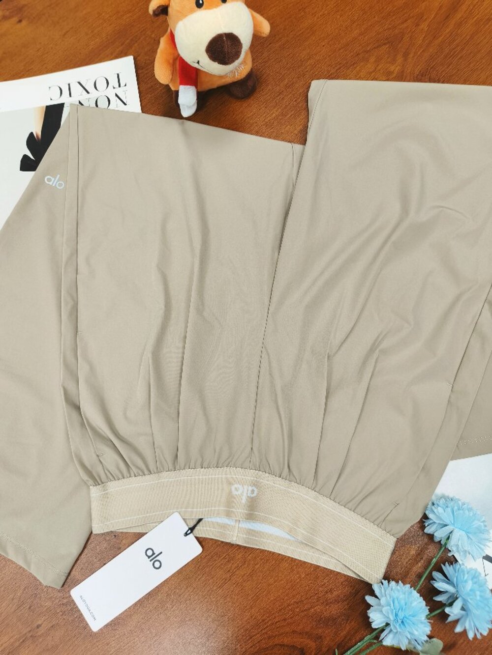 Authentic🎇ALO Yoga Suit Up Trouser Gravel Color (Regular)🥨 - Picture 2 of 7